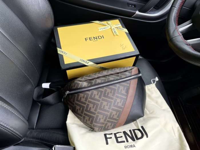 202107SS新作 FENDI フェンディ メンズ ショルダーバックスーパーコピー