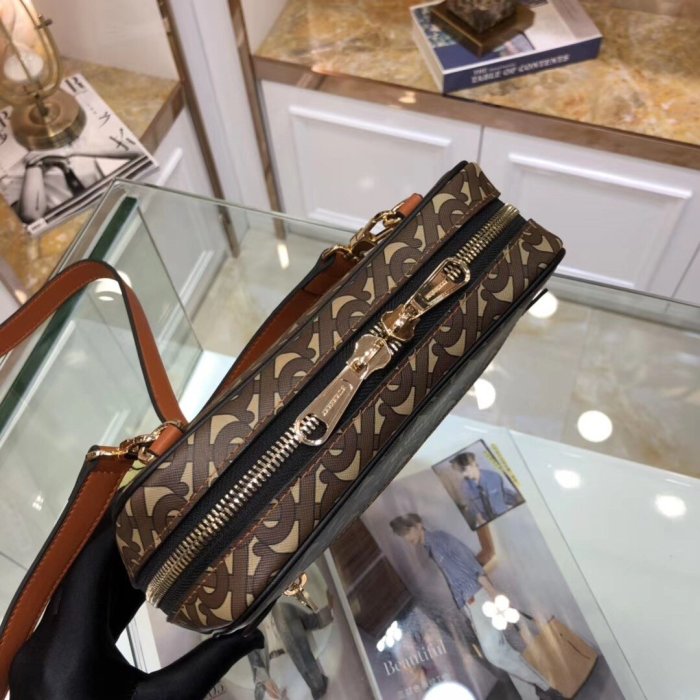 202107SS新作 Burberry バーバリー メンズ ショルダーバックスーパーコピー
