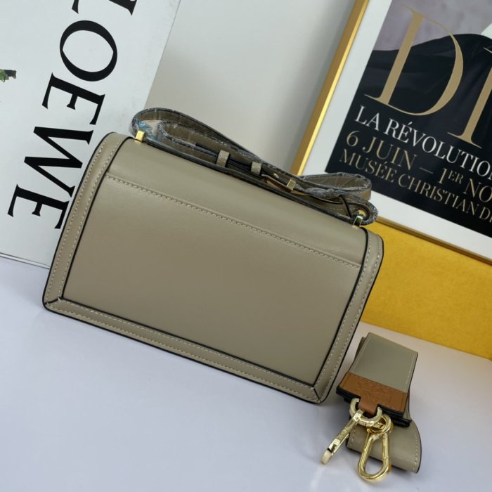 202109SS新作 LOEWE ロエベ レディース ショルダーバッグスーパーコピー