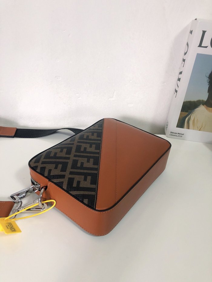 202109SS新作 FENDI フェンディ メンズショルダーバックスーパーコピー