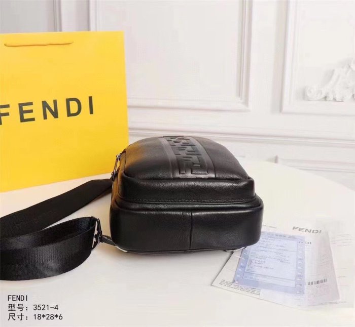 202109SS新作 FENDI フェンディ メンズショルダーバックスーパーコピー