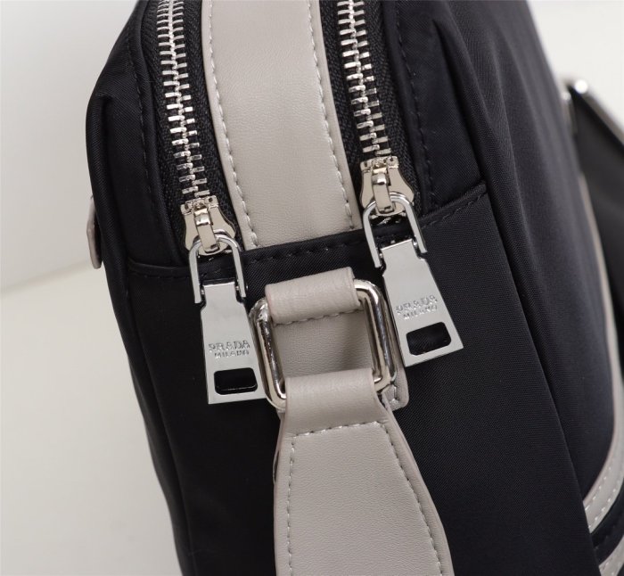 202109SS新作 Prada プラダ メンズ ショルダーバックスーパーコピー