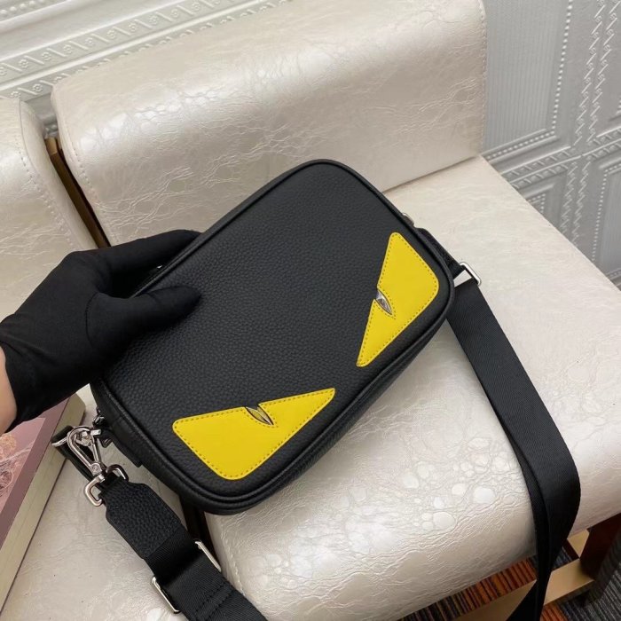 202109SS新作 FENDI フェンディ メンズショルダーバックスーパーコピー