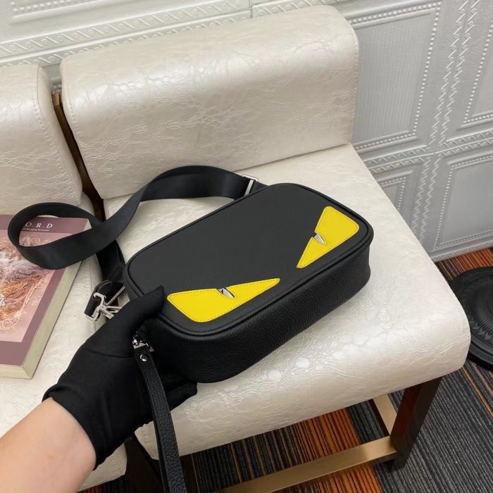202109SS新作 FENDI フェンディ メンズショルダーバックスーパーコピー