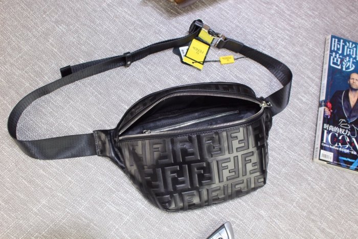 202109SS新作 FENDI フェンディ メンズショルダーバックスーパーコピー