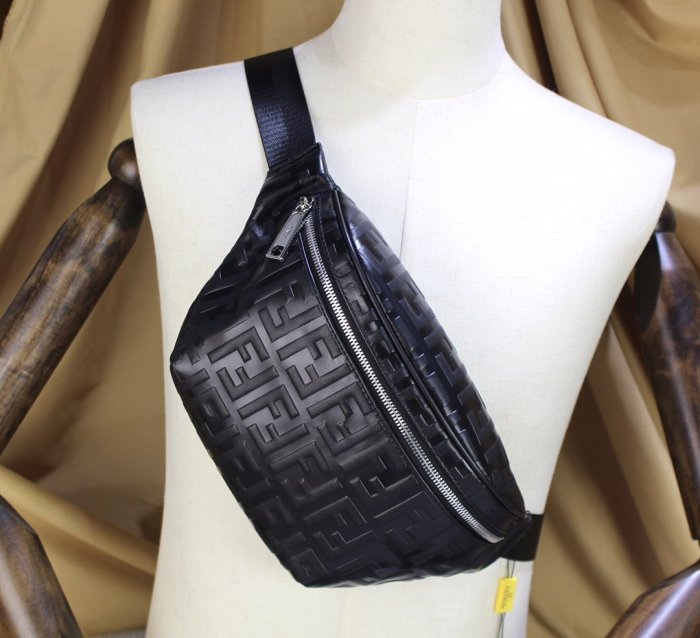 202109SS新作 FENDI フェンディ メンズショルダーバックスーパーコピー