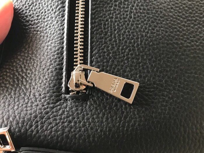202110SS新作 Prada プラダ メンズ ショルダーバックスーパーコピー