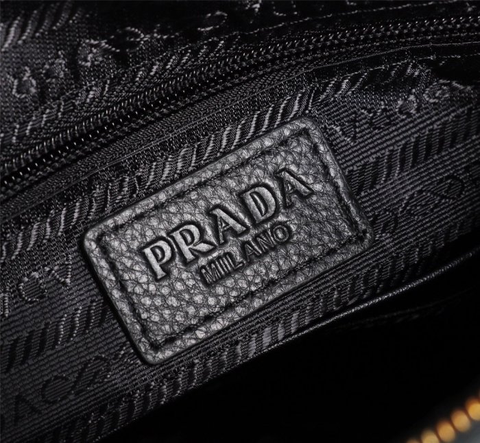 202110SS新作 Prada プラダ メンズ ショルダーバックスーパーコピー