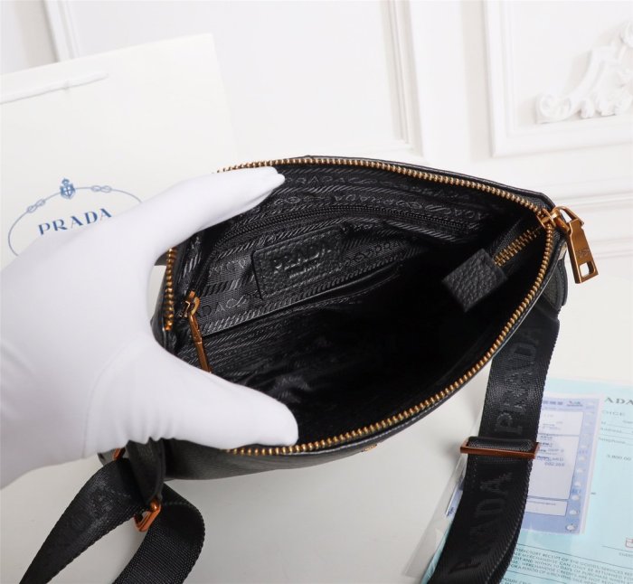 202110SS新作 Prada プラダ メンズ ショルダーバックスーパーコピー