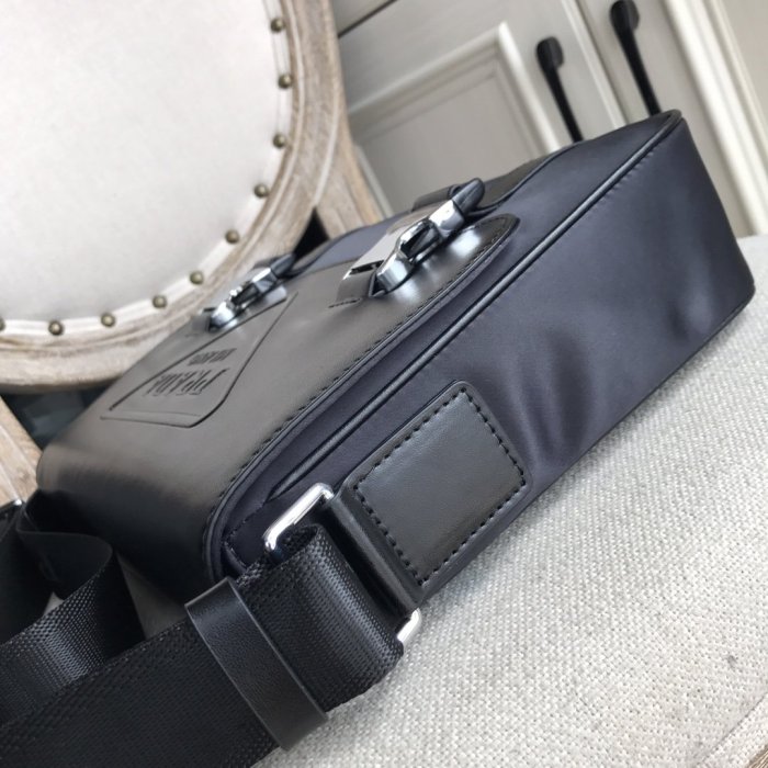 202110SS新作 Prada プラダ メンズ ショルダーバックスーパーコピー
