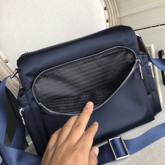 202110SS新作 Prada プラダ メンズ ショルダーバックスーパーコピー