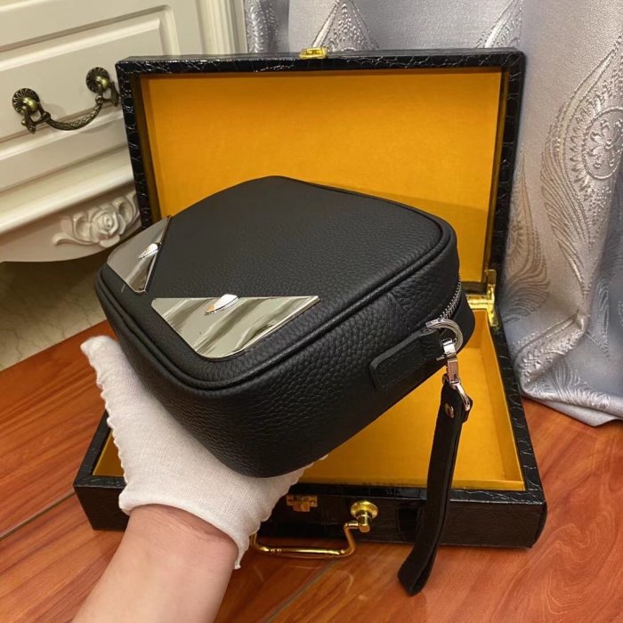 202110SS新作 FENDI フェンディ メンズ ショルダーバックスーパーコピー