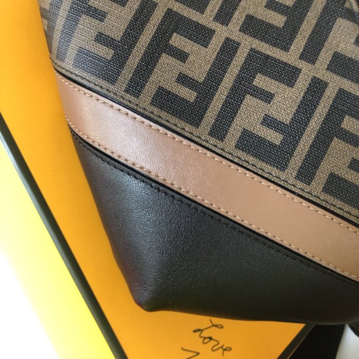 202110SS新作 FENDI フェンディ メンズ ショルダーバックスーパーコピー