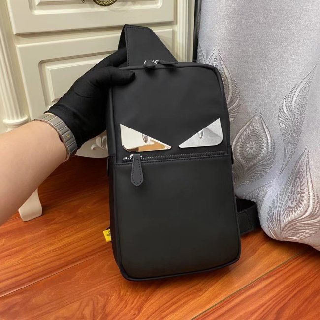 202110SS新作 FENDI フェンディ メンズ ショルダーバックスーパーコピー