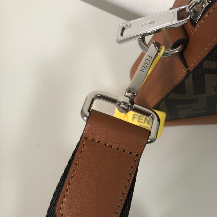 202110SS新作 FENDI フェンディ メンズ ショルダーバックスーパーコピー