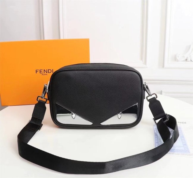 202110SS新作 FENDI フェンディ メンズ ショルダーバックスーパーコピー