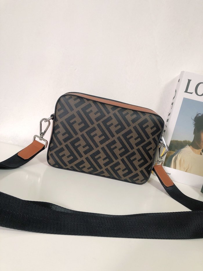 202110SS新作 FENDI フェンディ メンズ ショルダーバックスーパーコピー