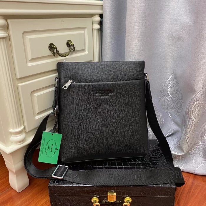 202110SS新作 Prada プラダ メンズ ショルダーバックスーパーコピー