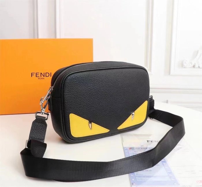 202110SS新作 FENDI フェンディ メンズ ショルダーバックスーパーコピー
