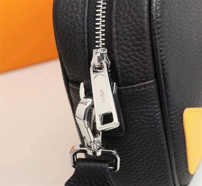 202110SS新作 FENDI フェンディ メンズ ショルダーバックスーパーコピー