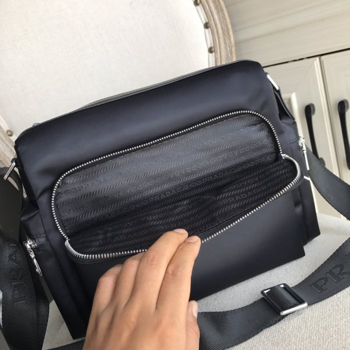202110SS新作 Prada プラダ メンズ ショルダーバックスーパーコピー