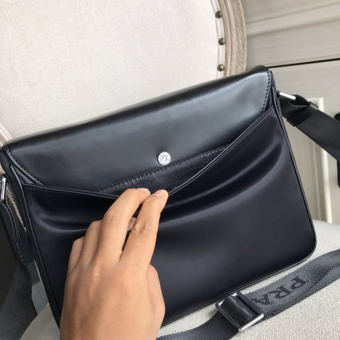 202110SS新作 Prada プラダ メンズ ショルダーバックスーパーコピー