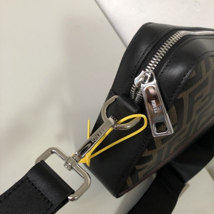 202110SS新作 FENDI フェンディ メンズ ショルダーバックスーパーコピー
