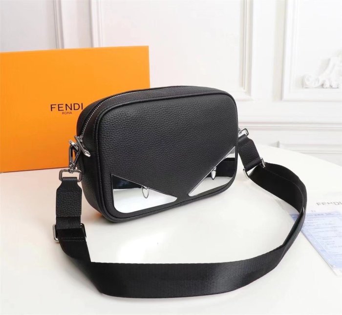 202110SS新作 FENDI フェンディ メンズ ショルダーバックスーパーコピー