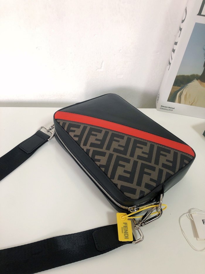 202110SS新作 FENDI フェンディ メンズ ショルダーバックスーパーコピー