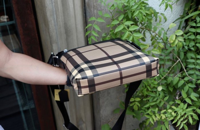 202110SS新作 Burberry バーバリー メンズ ショルダーバック スーパーコピー
