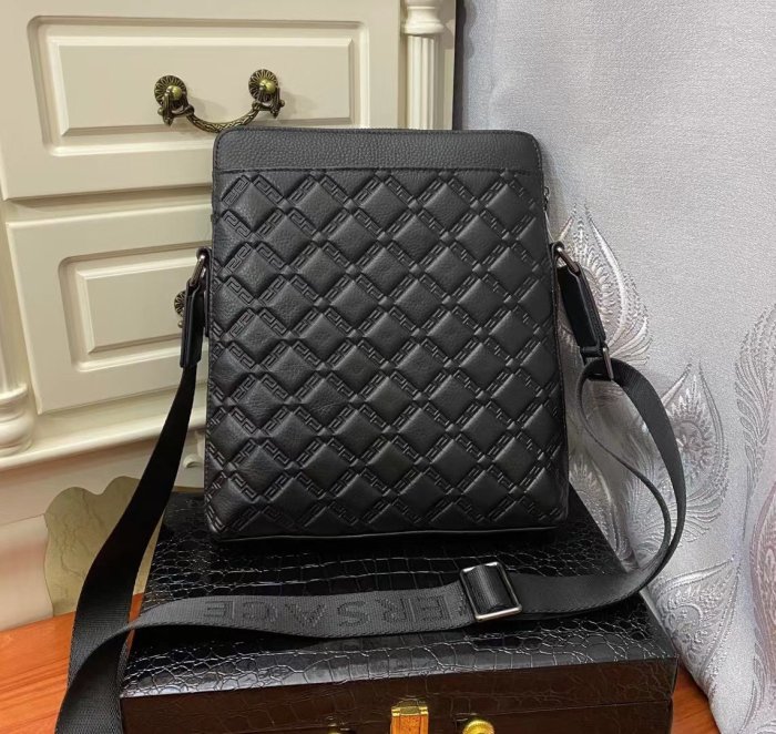 202110SS新作Versace ヴェルサーチェメンズ ショルダーバッグ スーパーコピー