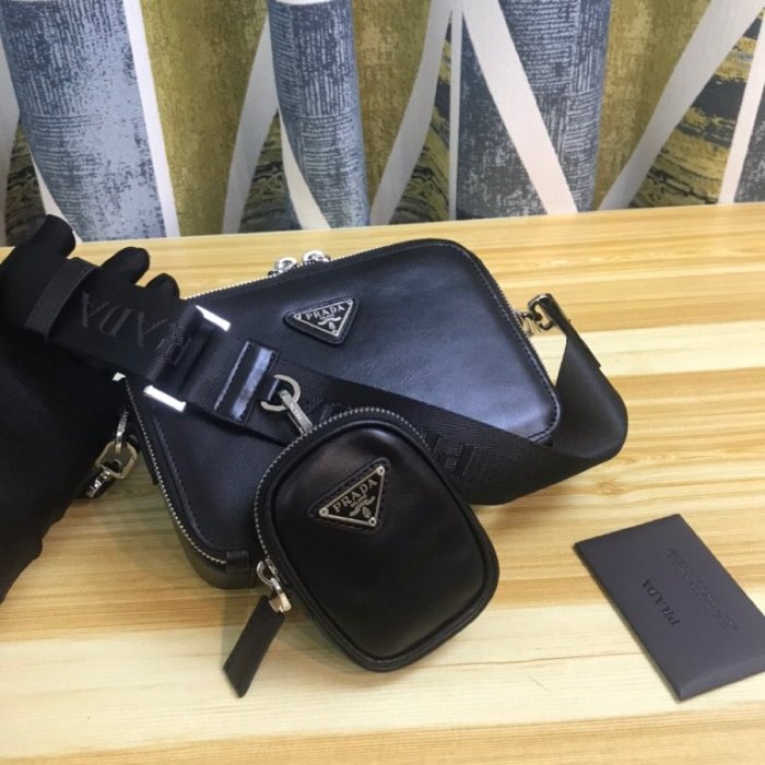 202111SS新作 Prada プラダ メンズ ショルダーバックスーパーコピー