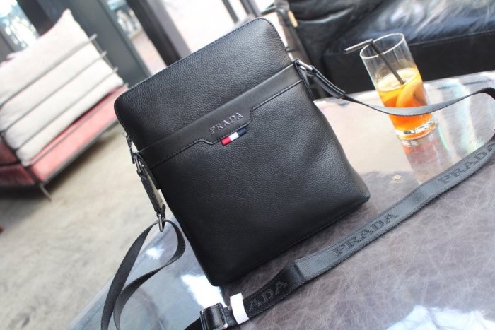 202111SS新作 Prada プラダ メンズ ショルダーバックスーパーコピー