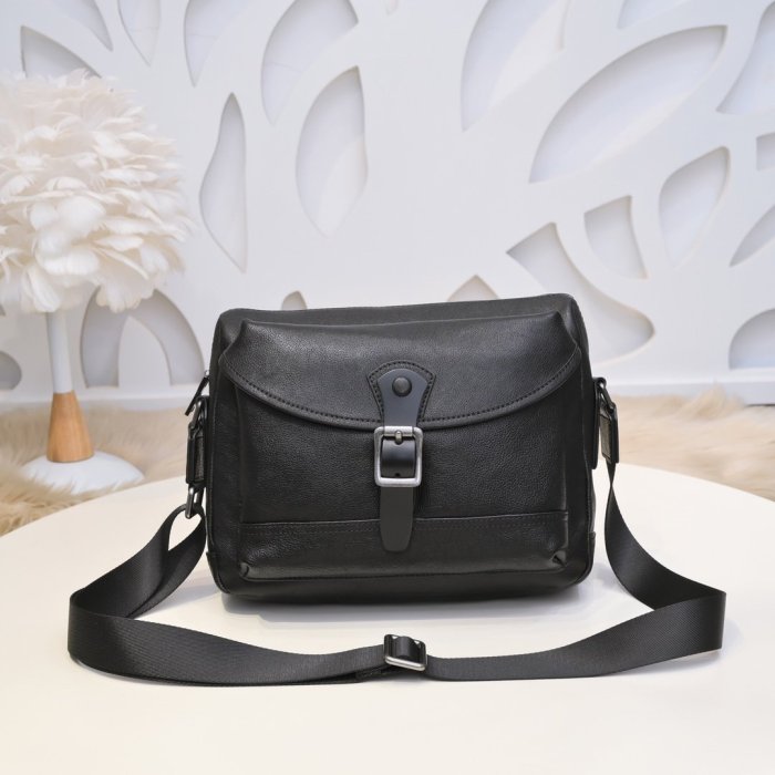202111SS新作 Prada プラダ メンズ ショルダーバックスーパーコピー