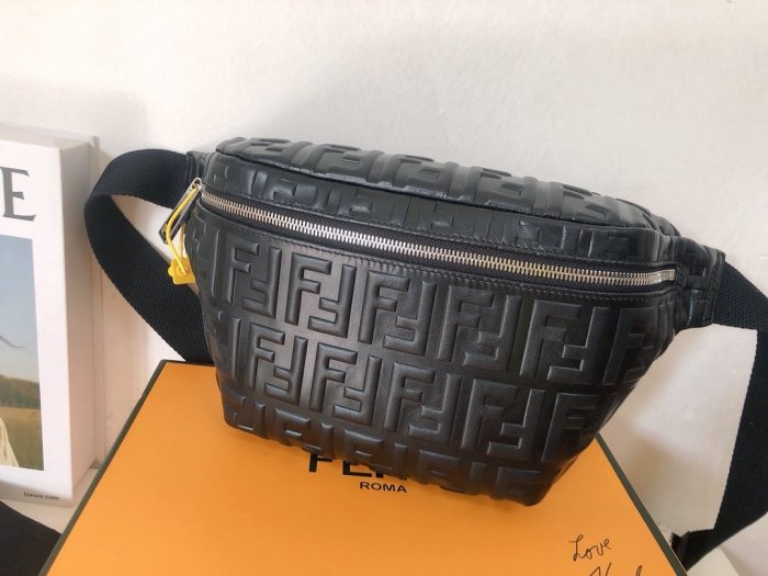 202111SS新作 FENDI フェンディ メンズ ショルダーバックスーパーコピー