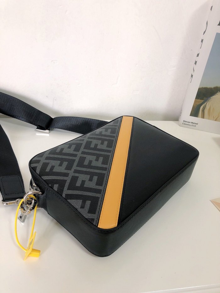 202111SS新作 FENDI フェンディ メンズ ショルダーバックスーパーコピー