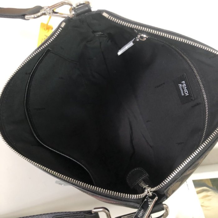 202111SS新作 FENDI フェンディ メンズ ショルダーバックスーパーコピー