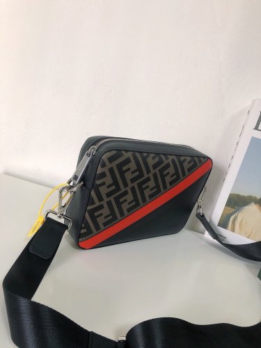 202111SS新作 FENDI フェンディ メンズ ショルダーバックスーパーコピー