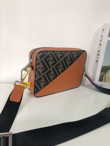 202111SS新作 FENDI フェンディ メンズ ショルダーバックスーパーコピー