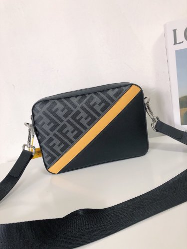 202111SS新作 FENDI フェンディ メンズ ショルダーバックスーパーコピー