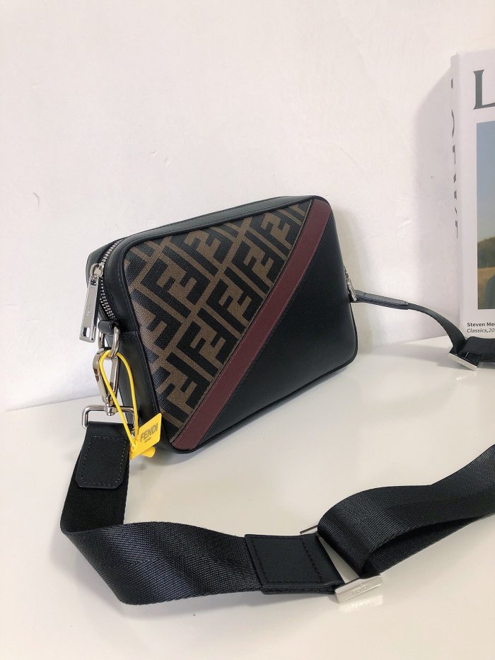 202111SS新作 FENDI フェンディ メンズ ショルダーバックスーパーコピー