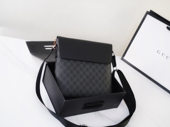 202111SS新作Gucci グッチ メンズ ショルダーバックスーパーコピー