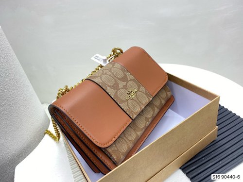 202111SS新作 Coach コーチレディース ショルダーバッグスーパーコピー