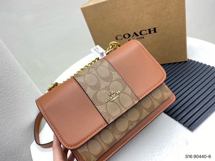202111SS新作 Coach コーチレディース ショルダーバッグスーパーコピー