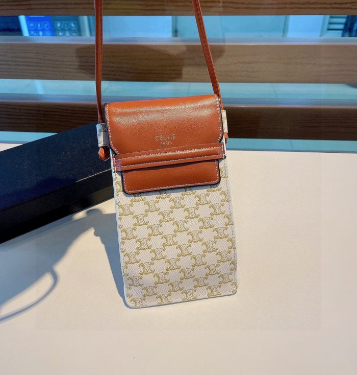 セリーヌ/Celine iPhoneケースコピー最新全機種