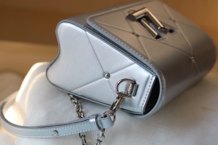 2022SS新作 Louis Vuitton ルイヴィトン レディース ショルダーバックスーパーコピー