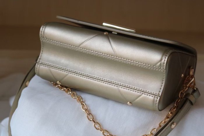 2022SS新作 Louis Vuitton ルイヴィトン レディース ショルダーバックスーパーコピー
