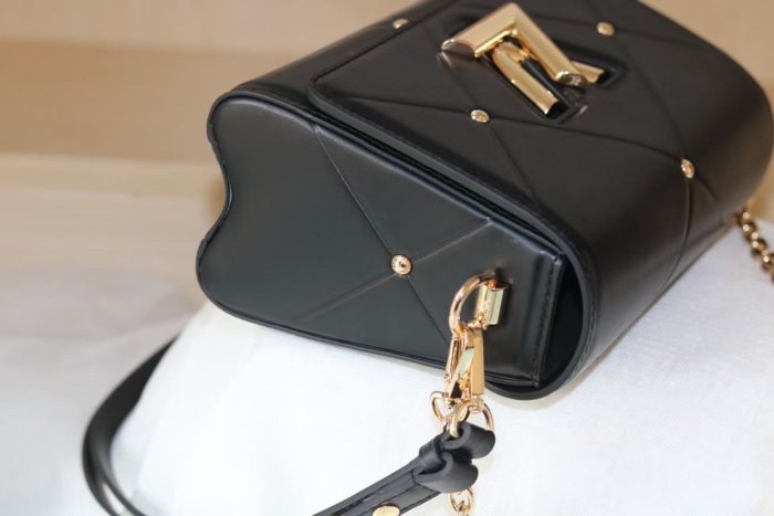 2022SS新作 Louis Vuitton ルイヴィトン レディース ショルダーバックスーパーコピー