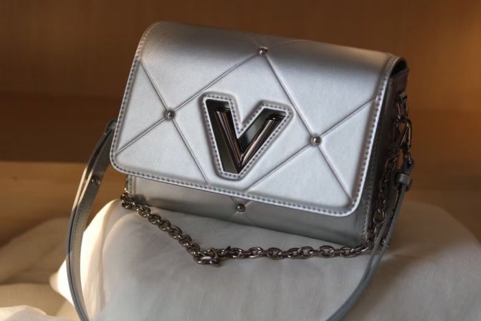 2022SS新作 Louis Vuitton ルイヴィトン レディース ショルダーバックスーパーコピー