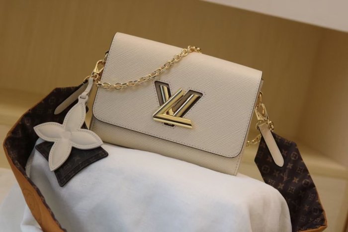 2022SS新作 Louis Vuitton ルイヴィトン レディース ショルダーバックスーパーコピー